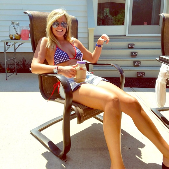 Meet Poshmark Enthusiast, Jennifer🌺 - Picture 4 of 6